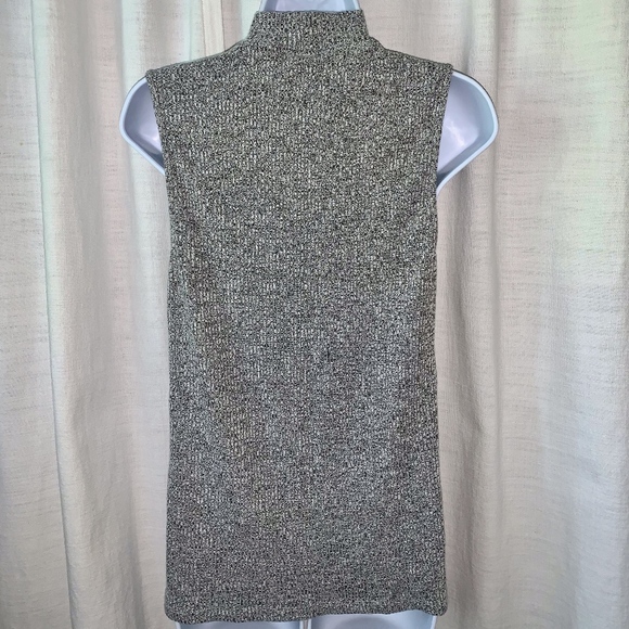 NWOT-GAP Heather Gray Ribbed Mock Neck Tank! - Picture 7 of 7